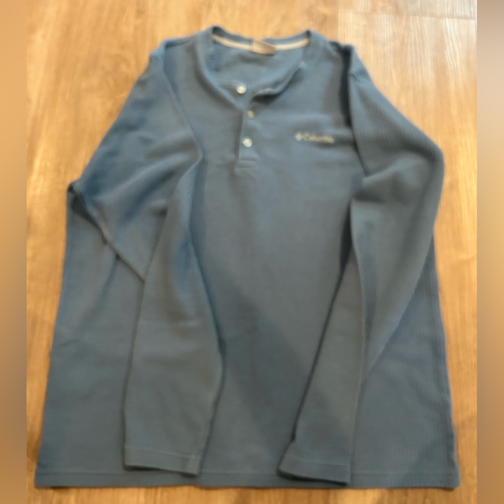 Columbia Textured Gray Shirt